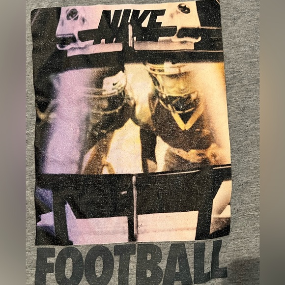 Boys Medium Nike football shirt. - Picture 2 of 3